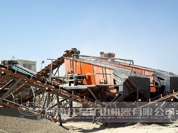 鵝卵石制砂生產(chǎn)線(xiàn)現(xiàn)場(chǎng) 鵝卵石制砂生產(chǎn)線(xiàn)現(xiàn)場(chǎng)