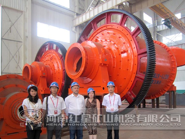 來(lái)廠咨詢選購(gòu)設(shè)備的客戶 來(lái)廠咨詢選購(gòu)設(shè)備的客戶