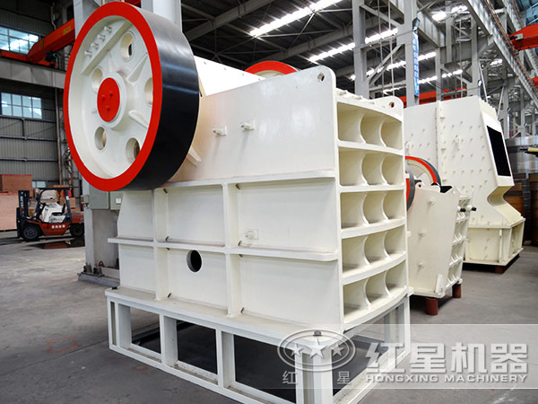 大型碎石機(jī) 大型碎石機(jī)