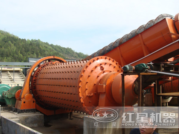 水泥球磨機現(xiàn)場 水泥球磨機現(xiàn)場