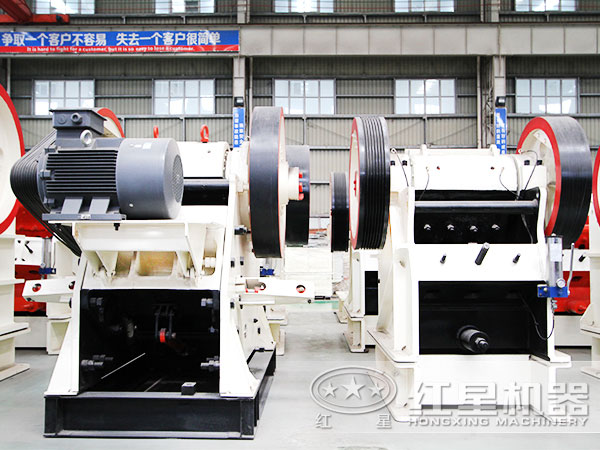 1500×1800鄂式碎石機(jī) 1500×1800鄂式碎石機(jī)