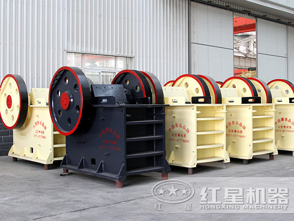 鄂式碎石機(jī) 鄂式碎石機(jī)