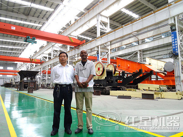 小型履帶移動制砂機生產現場 小型履帶移動制砂機生產現場