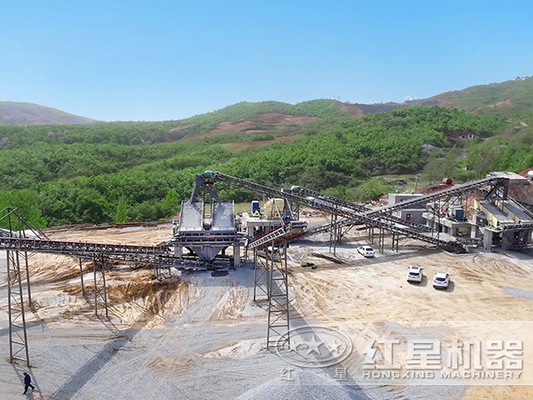 小型環(huán)保石頭制砂機(jī)生產(chǎn)現(xiàn)場 小型環(huán)保石頭制砂機(jī)生產(chǎn)現(xiàn)場