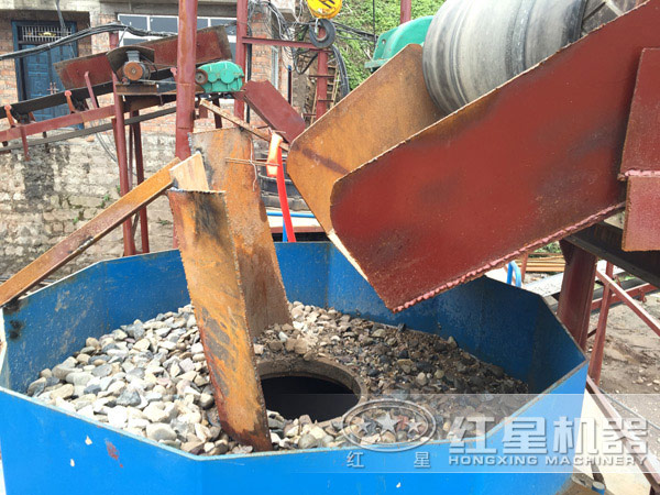 VSI新型制砂機(jī)在破碎鵝卵石 VSI新型制砂機(jī)在破碎鵝卵石