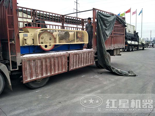 對輥式制砂機發貨 對輥式制砂機發貨