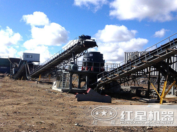 圓錐破碎機(jī)作業(yè)現(xiàn)場 圓錐破碎機(jī)作業(yè)現(xiàn)場