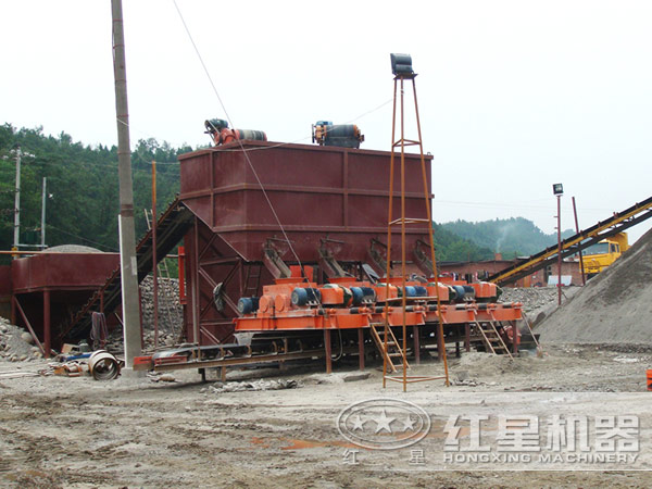 齒輥破碎機作業現場 齒輥破碎機作業現場