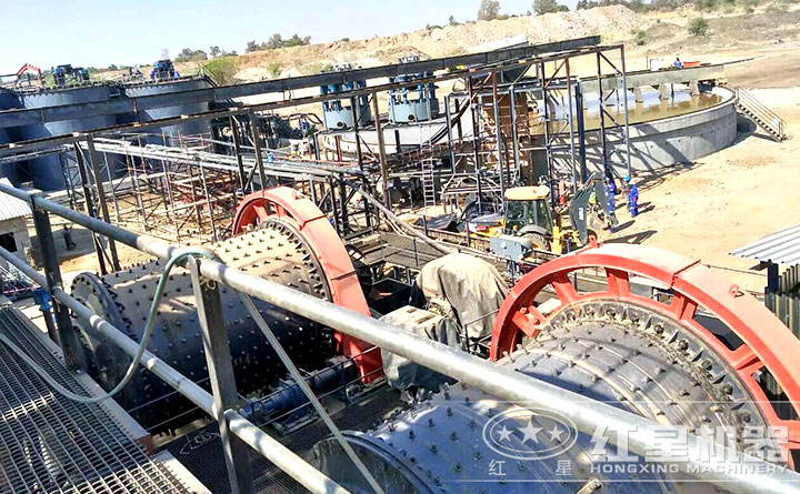 大型選礦廠現(xiàn)場 大型選礦廠現(xiàn)場