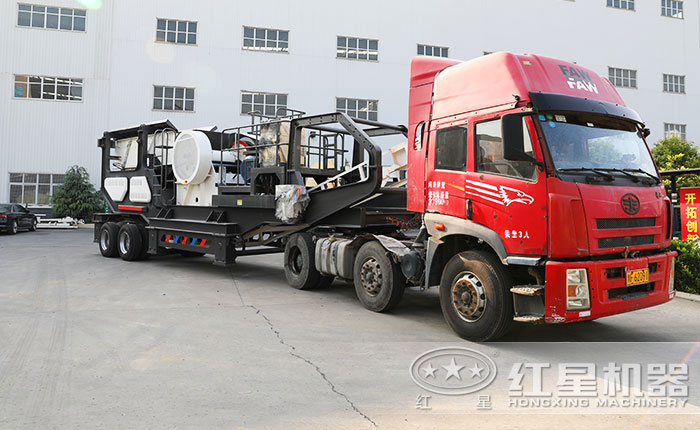 移動(dòng)式破碎機(jī)發(fā)貨現(xiàn)場(chǎng) 移動(dòng)式破碎機(jī)發(fā)貨現(xiàn)場(chǎng)