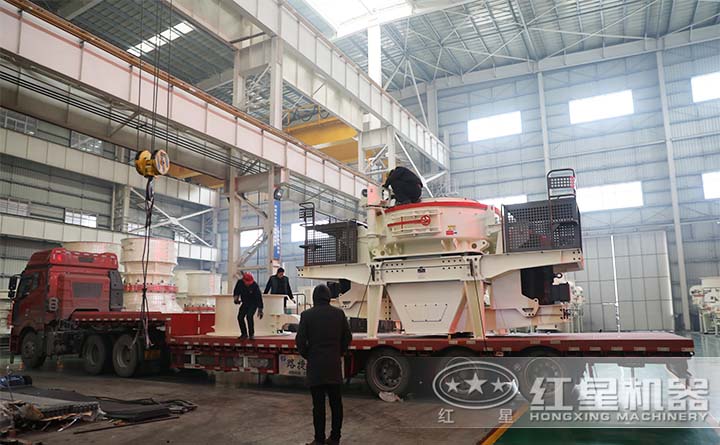 制砂機(jī)裝車發(fā)貨圖 制砂機(jī)裝車發(fā)貨圖