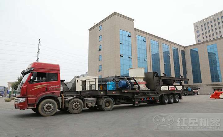 半移動式破碎站發(fā)貨現場 半移動式破碎站發(fā)貨現場