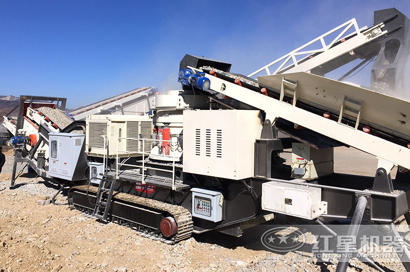 移動式碎石機(jī)作業(yè)現(xiàn)場 移動式碎石機(jī)作業(yè)現(xiàn)場