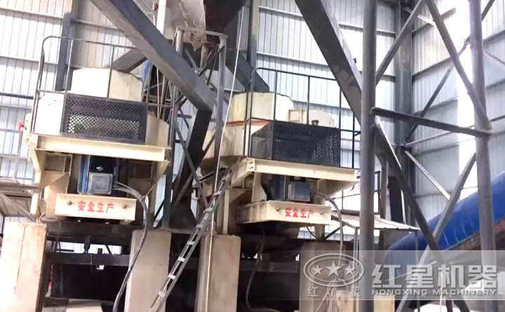 制砂生產(chǎn)線現(xiàn)場(chǎng) 制砂生產(chǎn)線現(xiàn)場(chǎng)