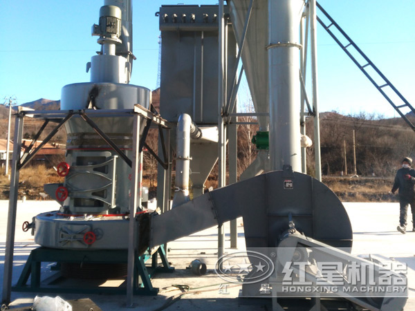 碳酸鈣磨粉生產(chǎn)現(xiàn)場 碳酸鈣磨粉生產(chǎn)現(xiàn)場