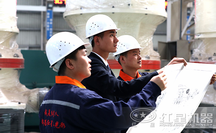 工程師現(xiàn)場指導(dǎo)設(shè)備的制造 工程師現(xiàn)場指導(dǎo)設(shè)備的制造