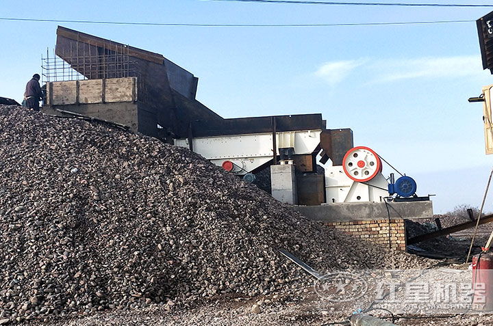 69顎破機(jī)現(xiàn)場作業(yè)圖 69顎破機(jī)現(xiàn)場作業(yè)圖