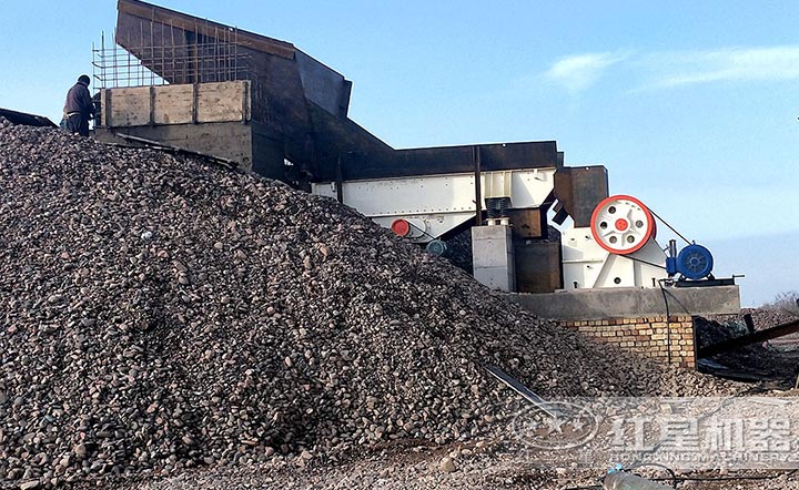 顎式粉碎機(jī)在礦山行業(yè)中比較常見(jiàn) 顎式粉碎機(jī)在礦山行業(yè)中比較常見(jiàn)