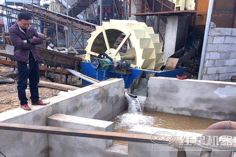 大型洗砂機(jī)設(shè)備現(xiàn)場(chǎng) 大型洗砂機(jī)設(shè)備現(xiàn)場(chǎng)