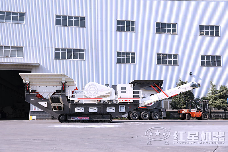 流動(dòng)式顎式粉碎機(jī)設(shè)備實(shí)拍 流動(dòng)式顎式粉碎機(jī)設(shè)備實(shí)拍