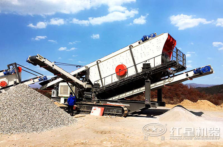 履帶移動破碎站工作現場 履帶移動破碎站工作現場