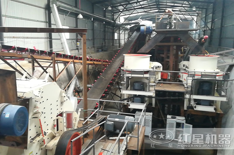 沖擊式破碎機作業現場 沖擊式破碎機作業現場