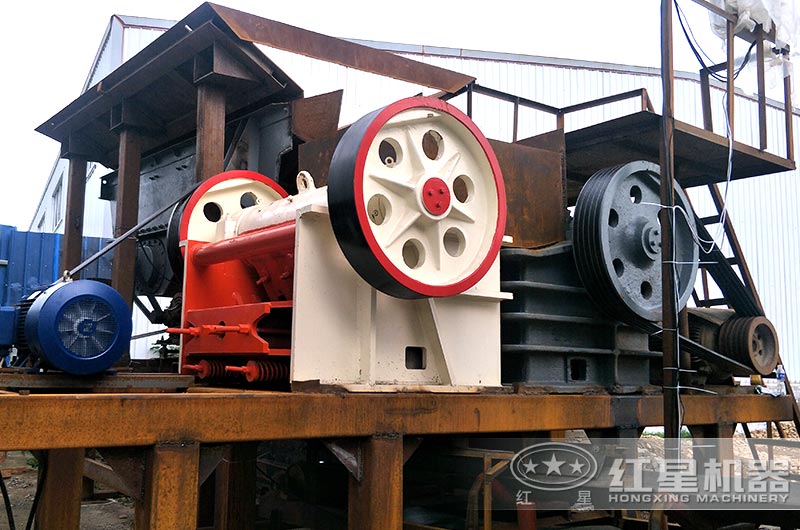 顎式破碎機(jī)現(xiàn)場 顎式破碎機(jī)現(xiàn)場