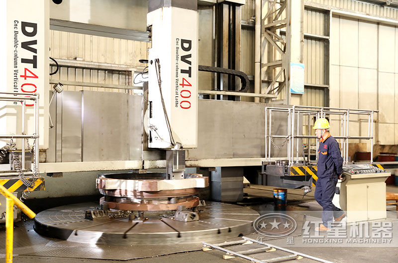 912礦山破碎機(jī)的制造車間 912礦山破碎機(jī)的制造車間