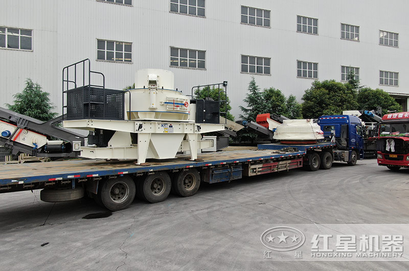 成套石英砂制砂加工生產設備裝車發貨現場 成套石英砂制砂加工生產設備裝車發貨現場