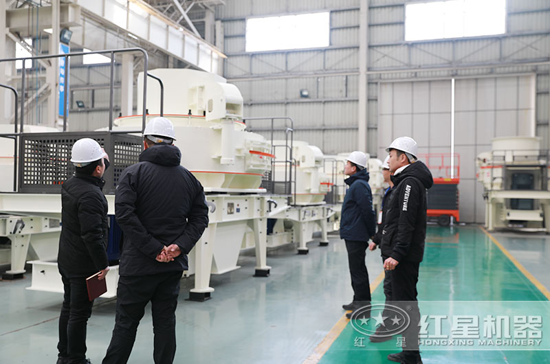 客戶來廠考察制砂生產(chǎn)線設備 客戶來廠考察制砂生產(chǎn)線設備